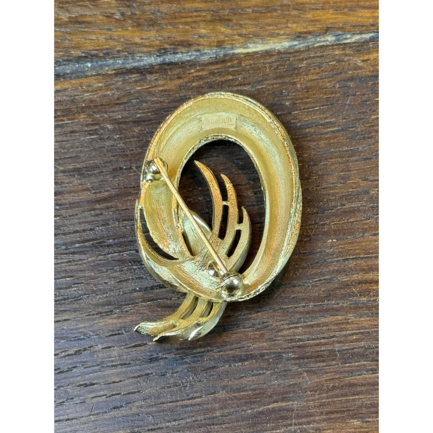 Vintage Crown Trifari Brooch Goldtone Modernist Textured Oval Abstract Pin