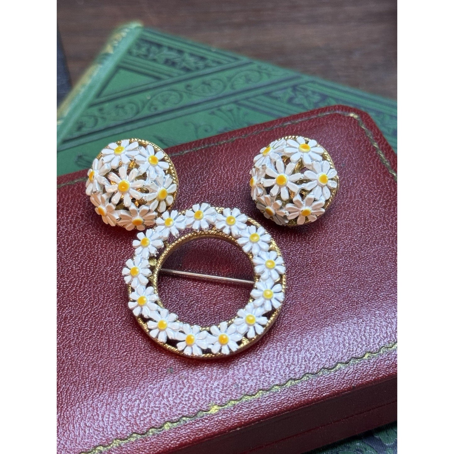 Vintage Daisy Brooch Earrings Set White Enamel Goldtone Clip On Patented