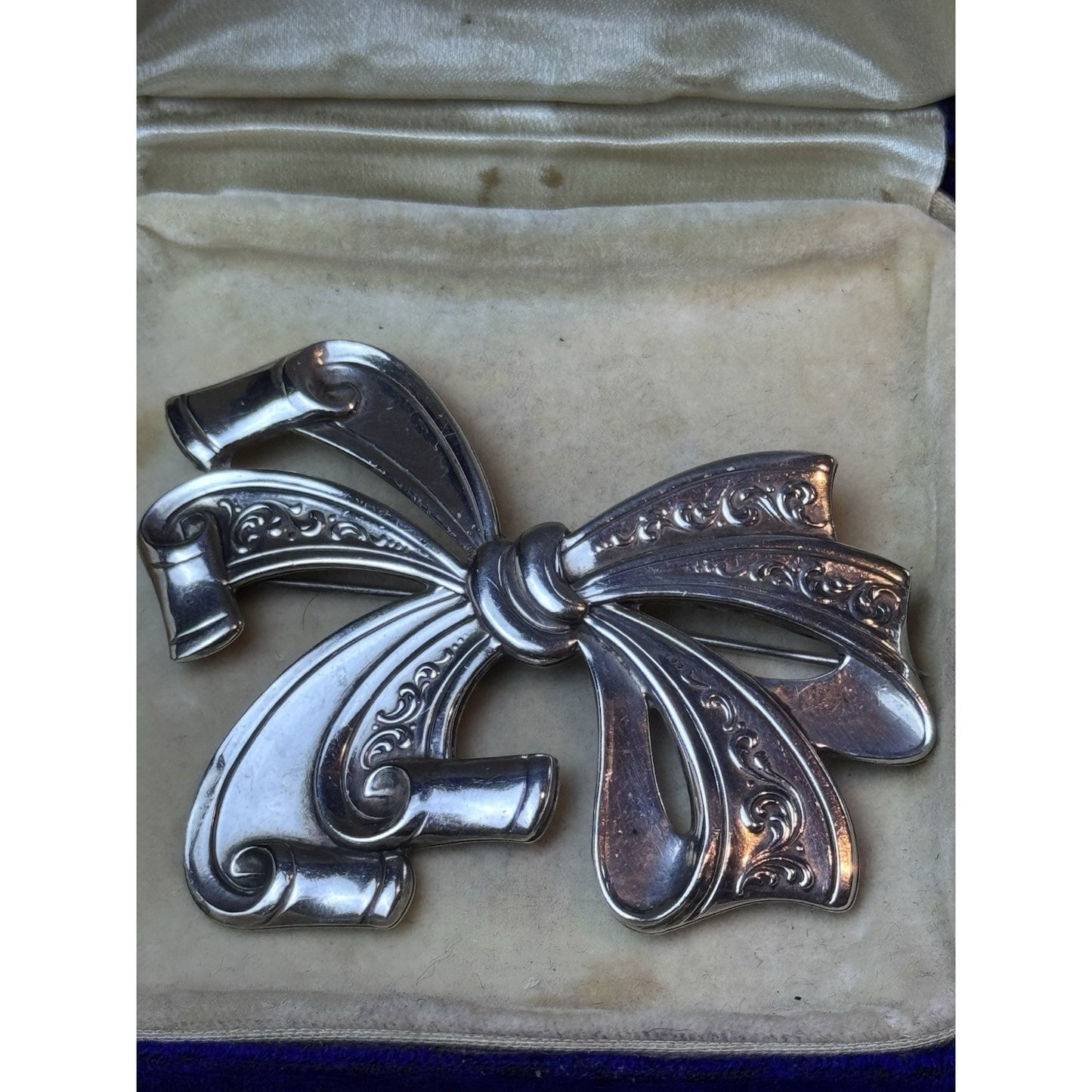 Vintage Sterling Silver Bow Brooch Ribbon Pin Repousse Scrollwork 2.75” 18.8g