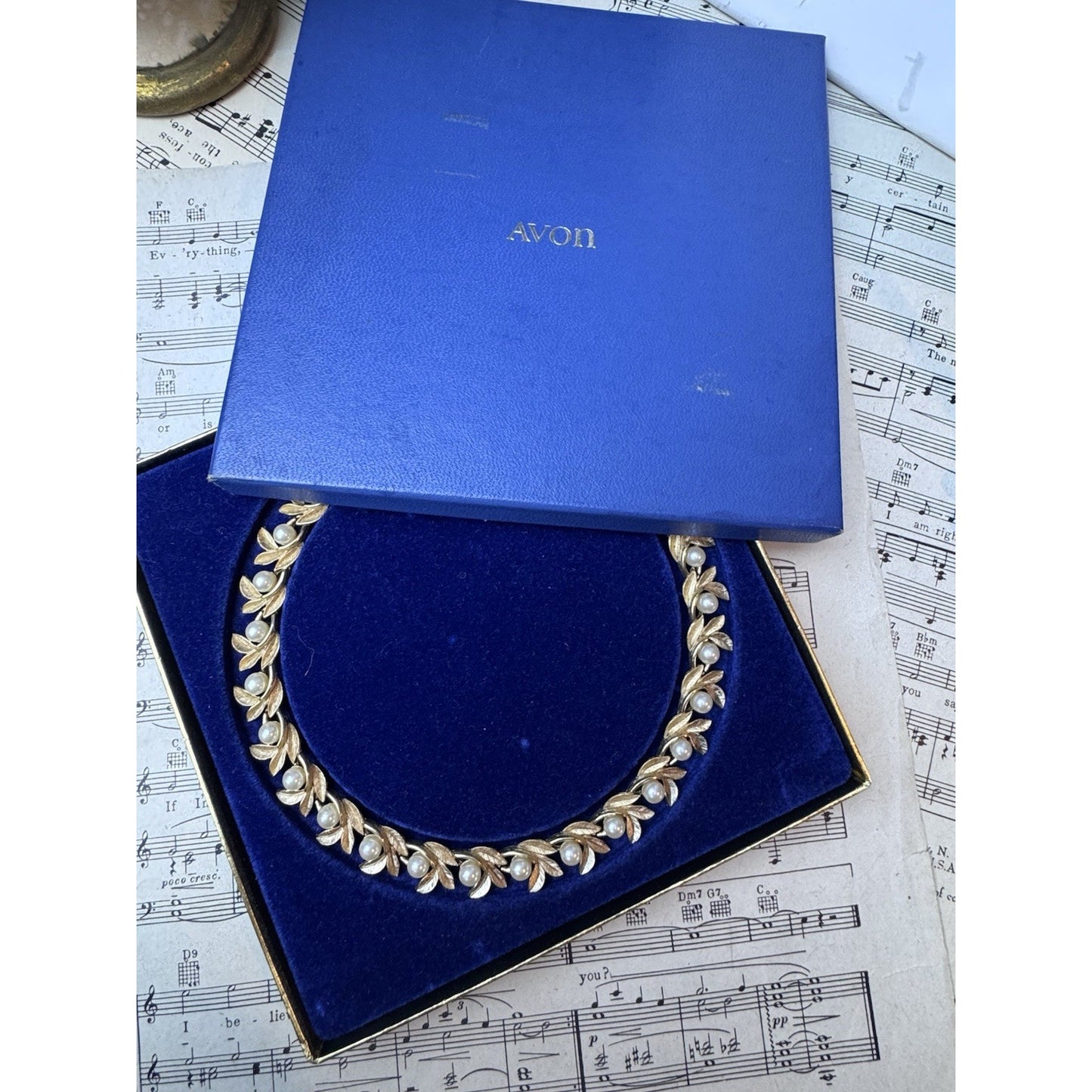 Vintage Avon Goldtone Faux Pearl Leaf Choker Necklace 15” Original Box Signed