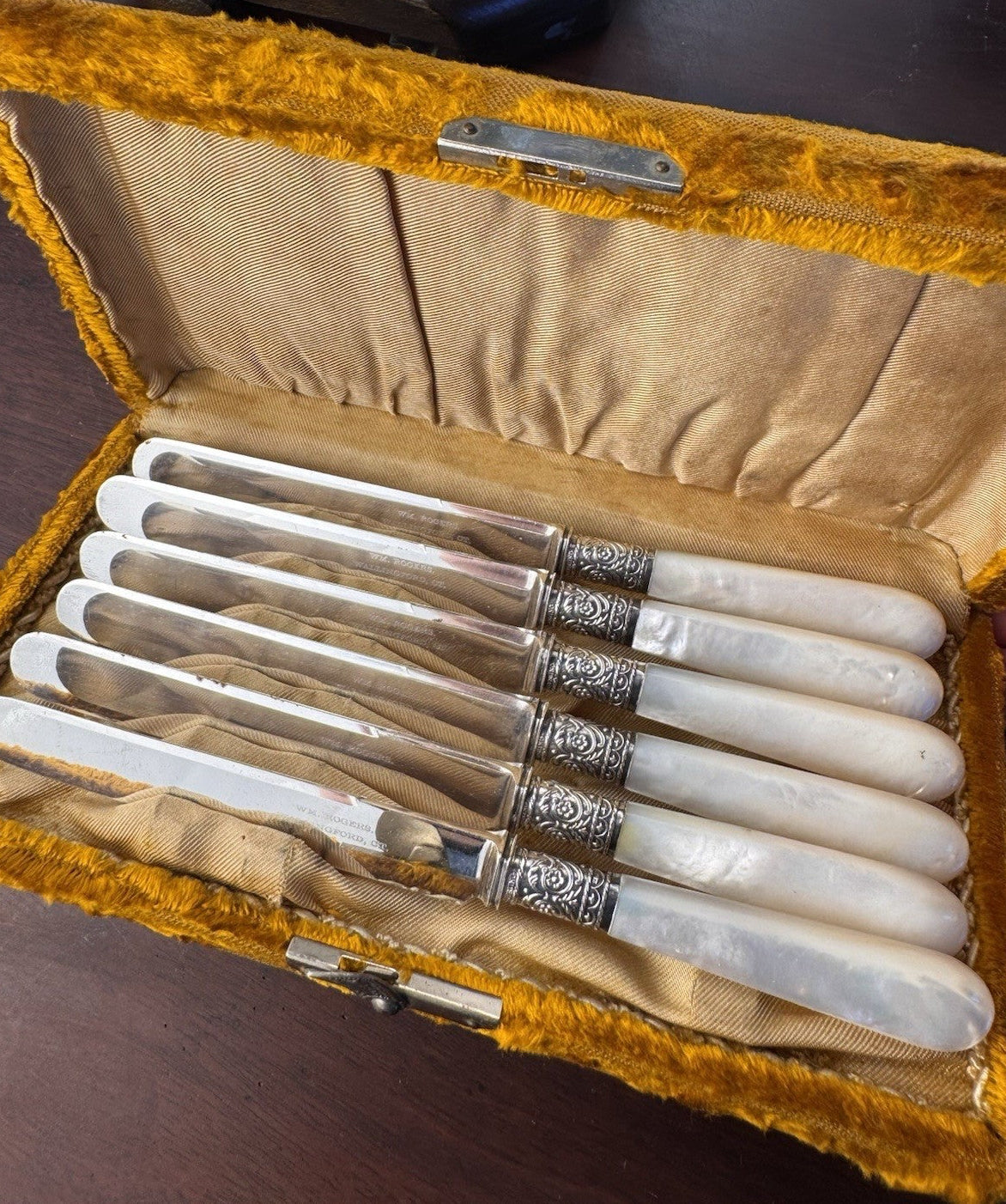 MOP Butter Knives Set 6 Mother Of Pearl Sterling Ferrules Rogers 6.5” ANTIQUE