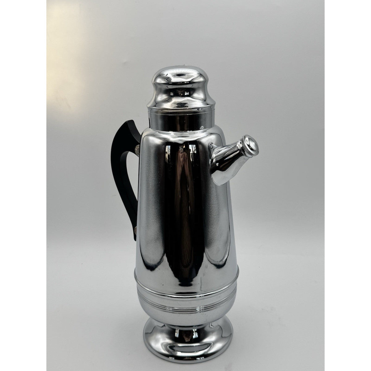 Vintage Art Deco Cocktail Shaker Pitcher Bakelite Handle. 12.5 in.