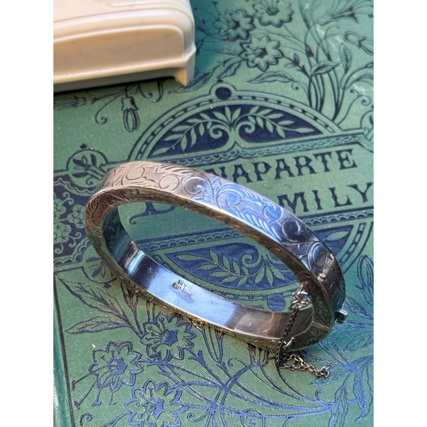 Vintage 925 Siam Silver Chased Hinged Bangle Bracelet Safety Chain 6.5”