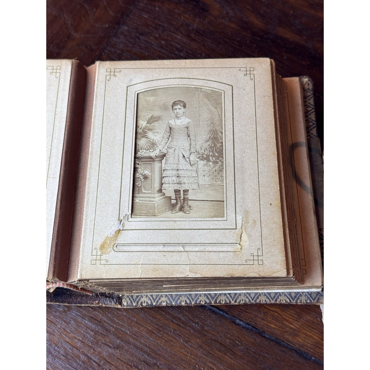 Antique Photo Album 18 Victorian Portraits Embossed Cover Clasp 6”x5” DAMAGED