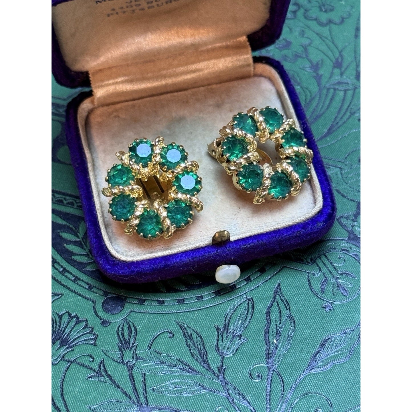 WEISS Green Rhinestone Clip On Earrings Goldtone Wreath Signed Vintage 7/8”