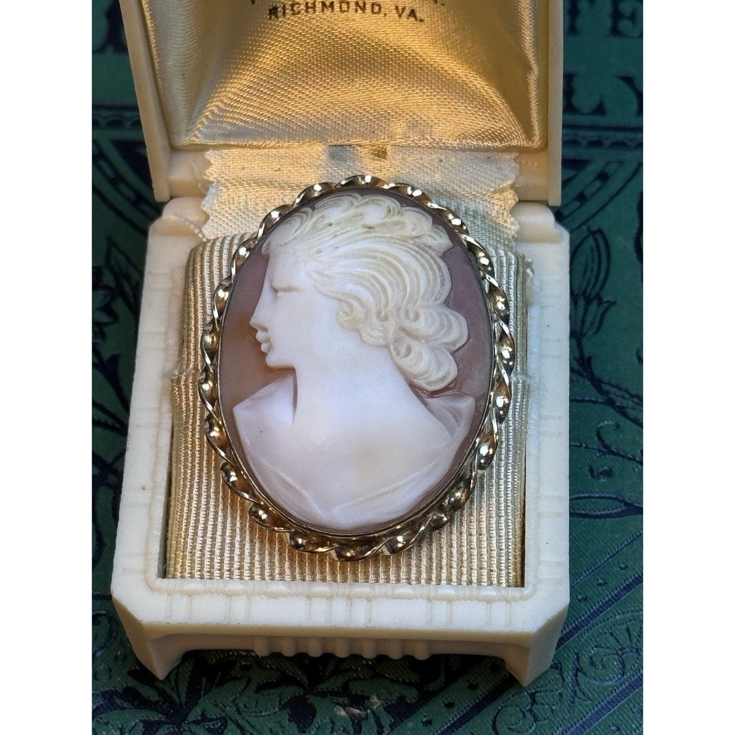 Vintage 12K Gold-Filled Left Facing Carved Shell Cameo Brooch Pendant