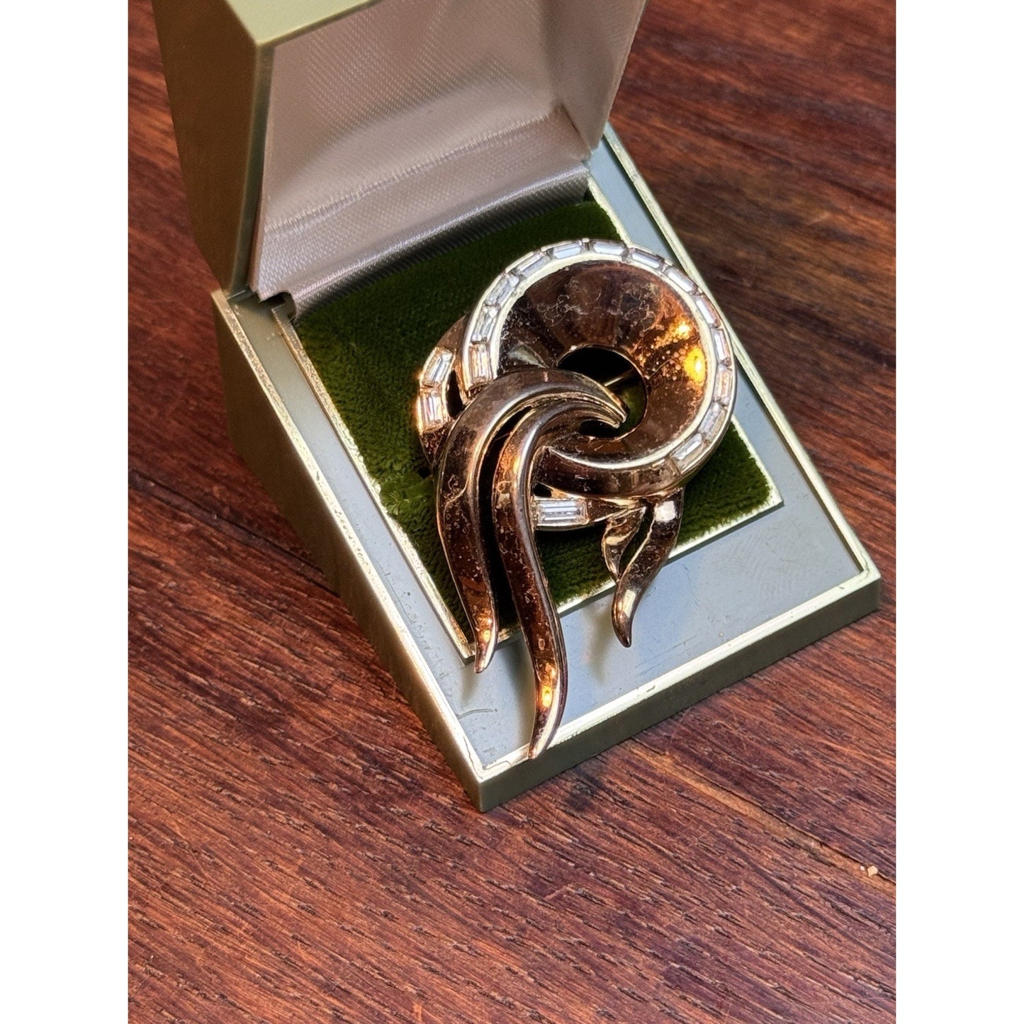 Vintage Crown Trifari Goldtone Rhinestone Brooch