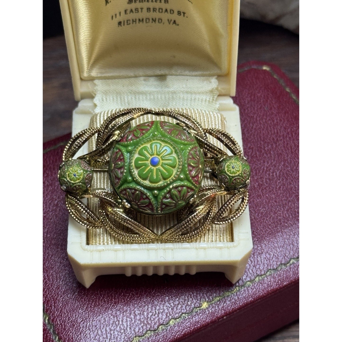 Vintage Art Glass Brooch Green Floral Cabochon Goldtone Filigree Pin 1.75”