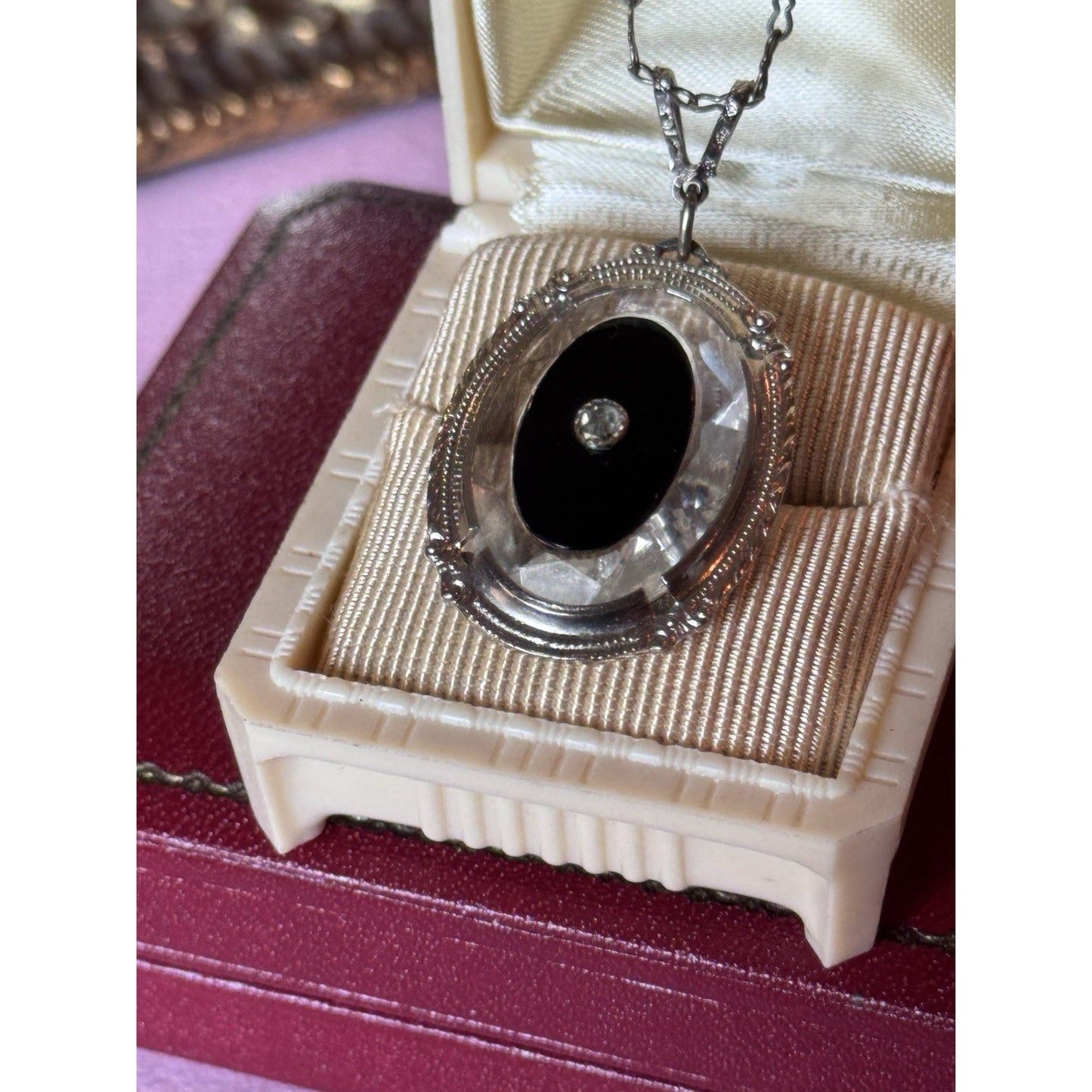 Art Deco Style Pendant Necklace Black Oval Center Silvertone 16” VINTAGE
