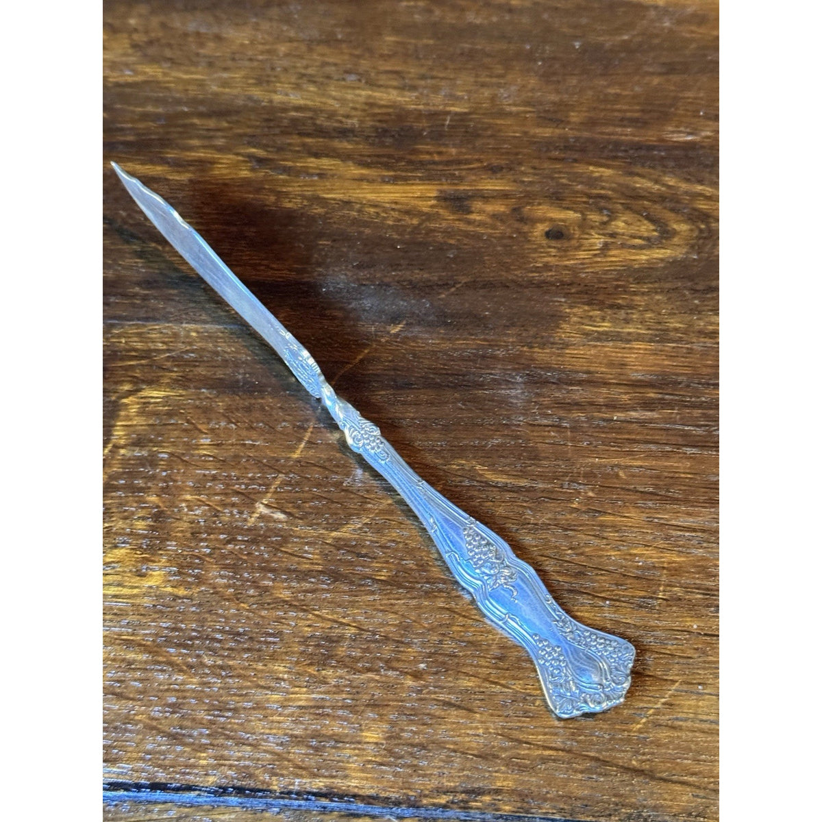 Rogers Silverplate Master Butter Knife Grape & Scroll Design 7” Serving