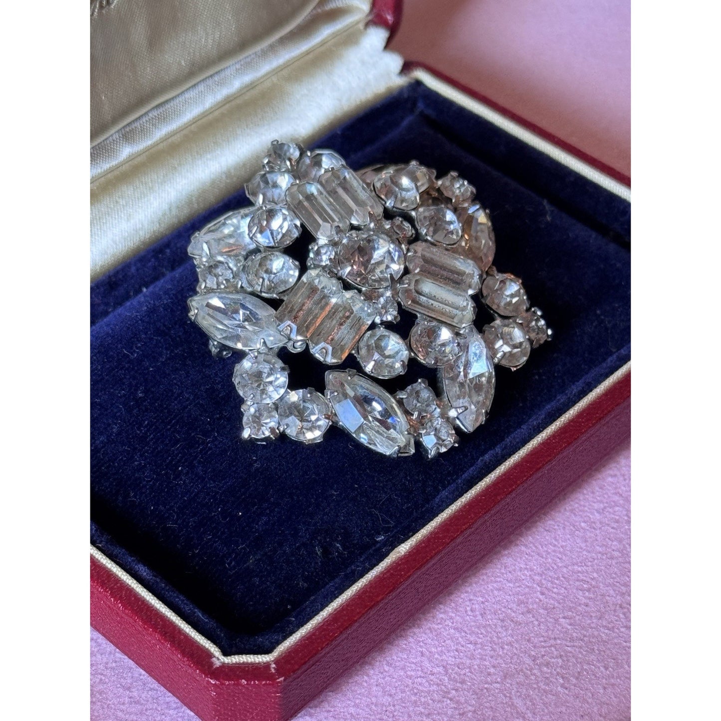 Vintage WEISS Brooch Rhinestone Clear Crystal Wreath Pin Signed 2”