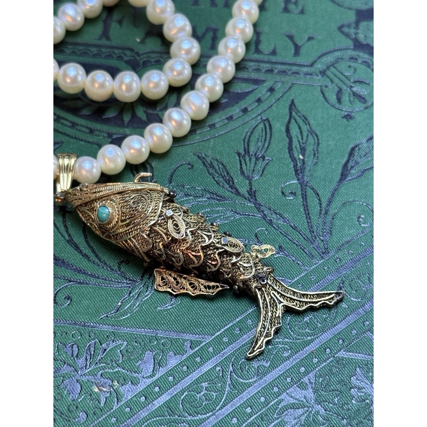 Goldtone Fish Pendant SILVER Filigree Faux Pearl Necklace Opening Fish 22”