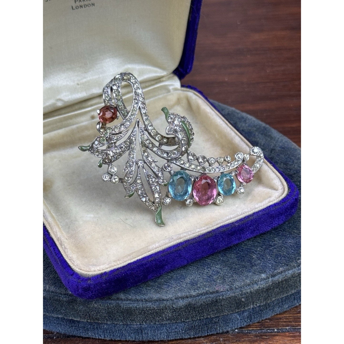 Vintage Crown Trifari Fur Clip Alfred Philippe 1940   Rhinestone