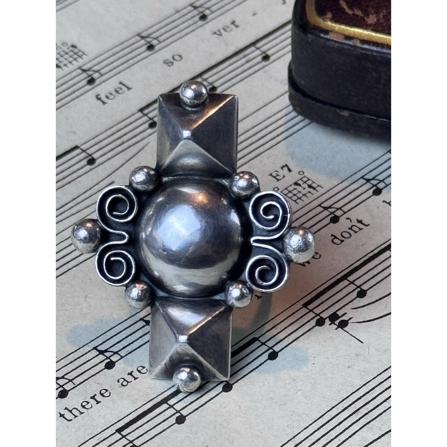 Vintage Finnish 916H Silver Handmade Folk Art Statement Ring Size 6 1968