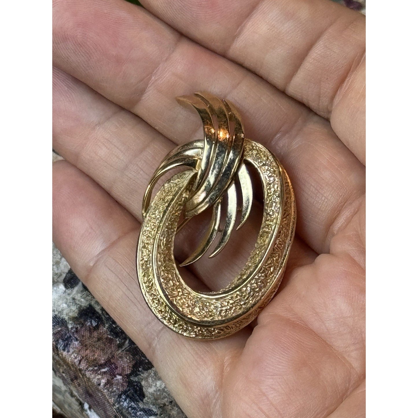 Vintage Crown Trifari Brooch Goldtone Modernist Textured Oval Abstract Pin