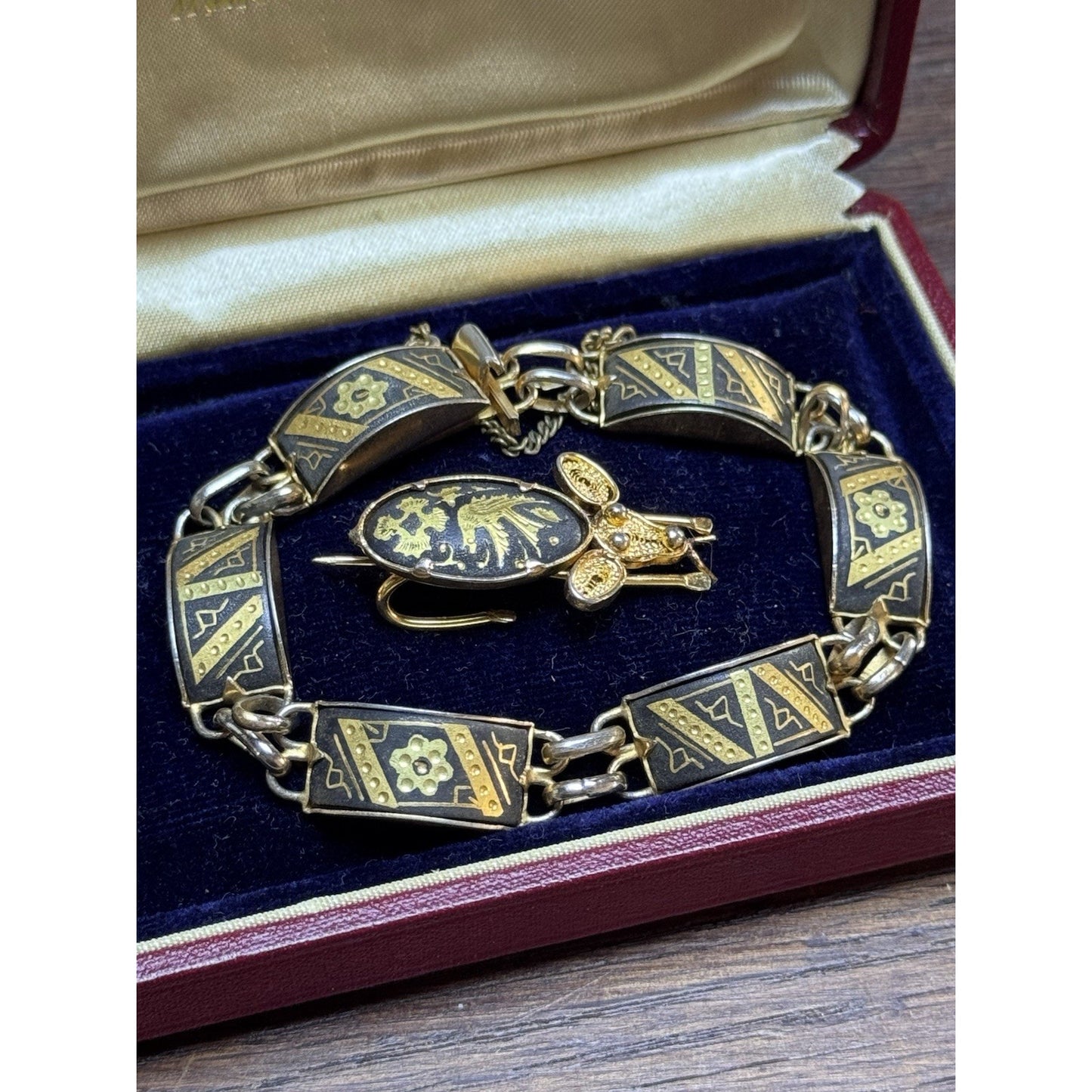 Vintage Damascene Bracelet 6.5” Black Goldtone Link Bracelet Mouse Brooch Set