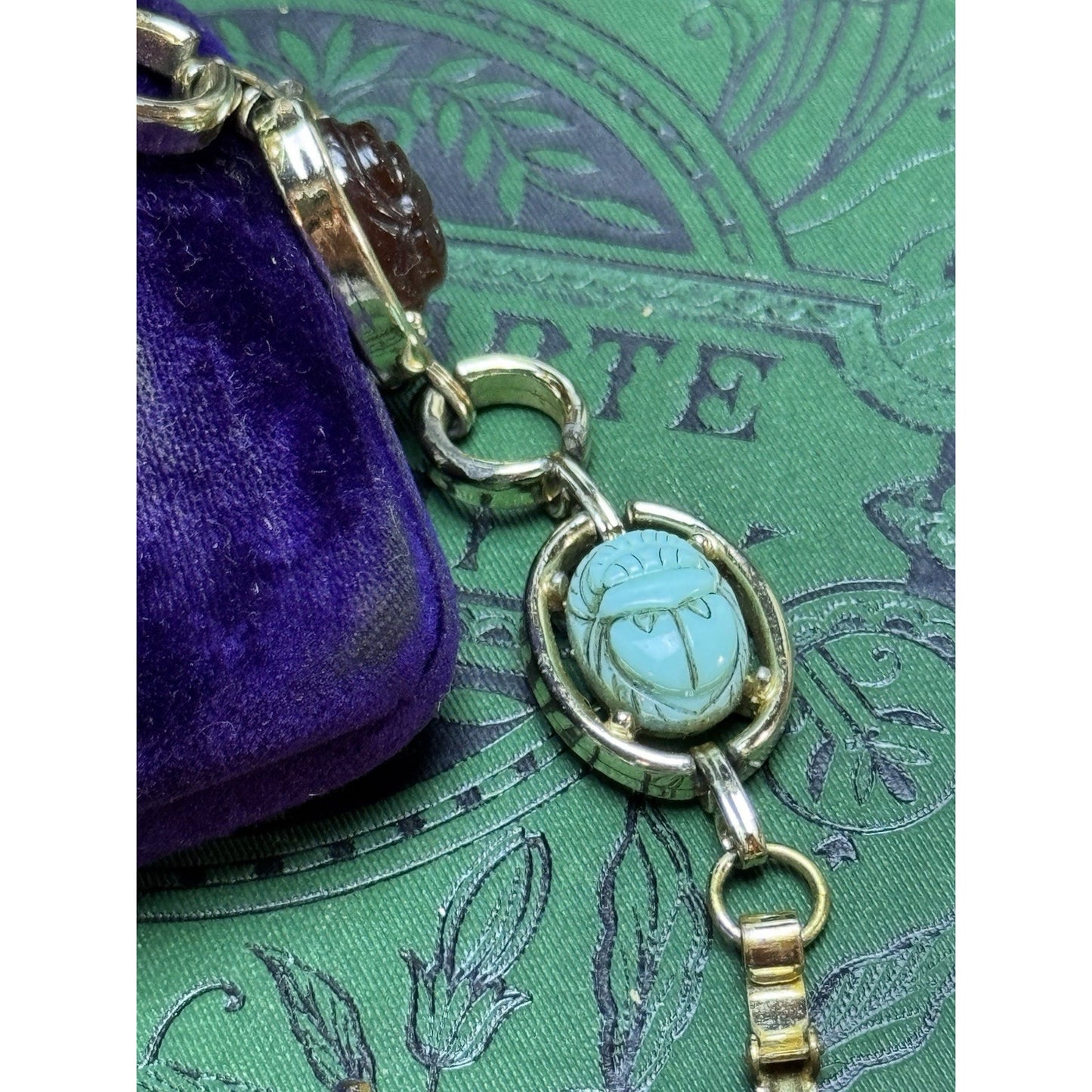 Vintage Egyptian Revival Scarab Bracelet Goldtone Thermoset Scarabs 7.5”